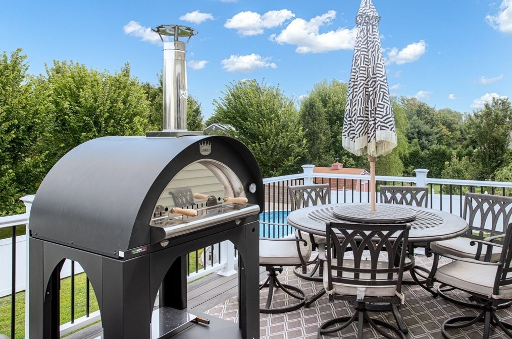 214 Lynwood St, Fall River MA  02721-2108 exterior