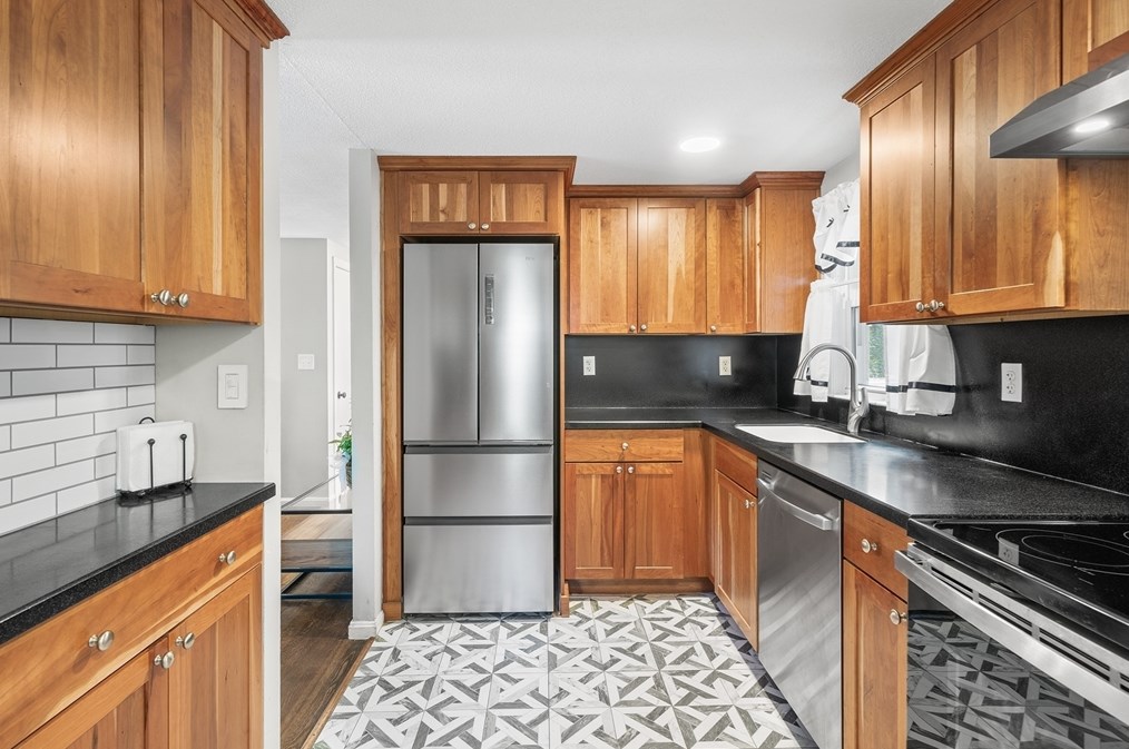 154 Auburn St, Whitman MA  02382-2310 exterior