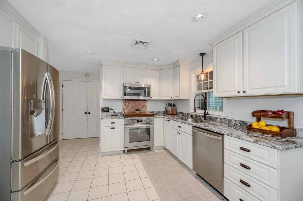 67 Reservation Rd, Andover MA  01810-3418 exterior