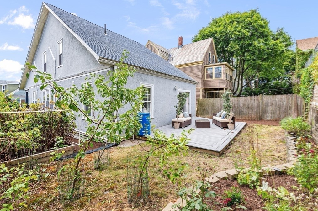 31 Whitman St, Somerville MA 02144-1616 exterior