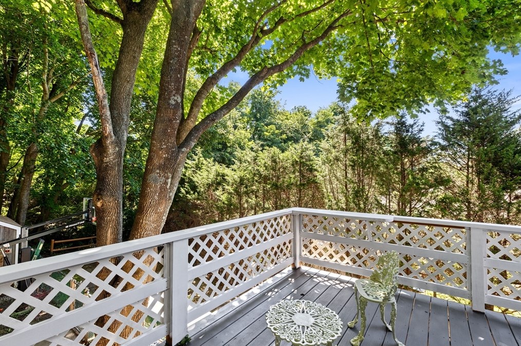 75 Standish Ave, Plymouth MA 02360-4125 exterior