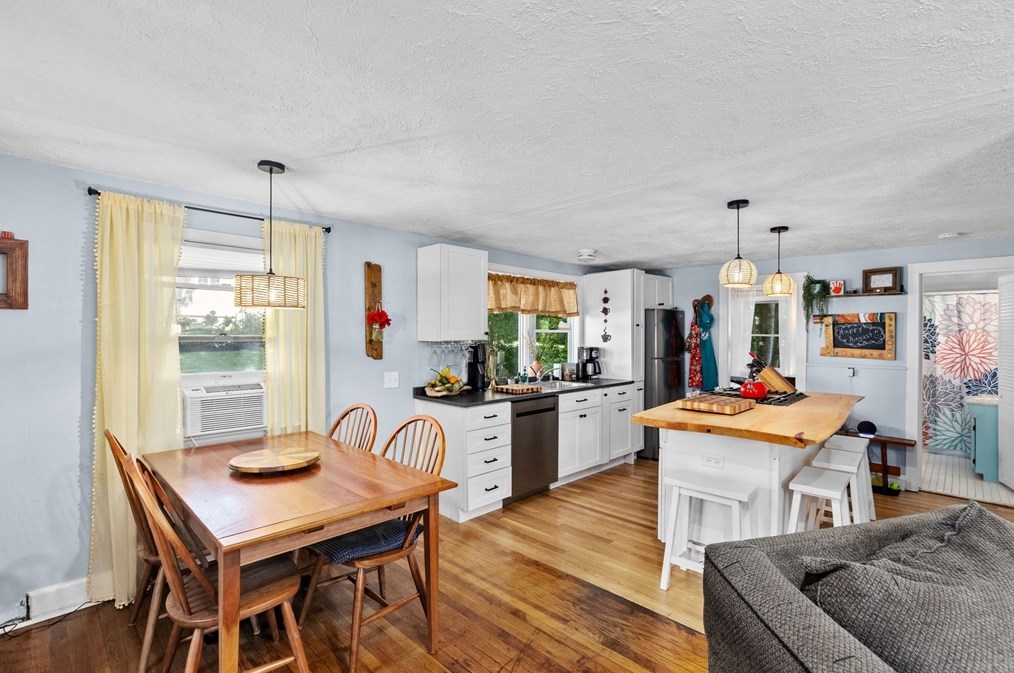 75 Standish Ave, Plymouth MA 02360-4125 exterior