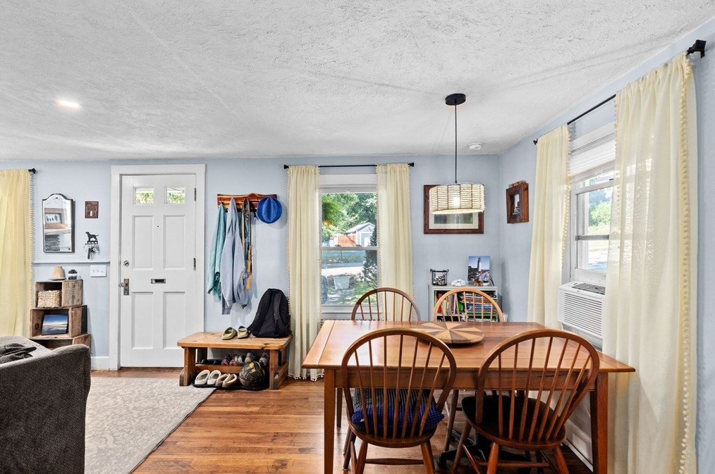 75 Standish Ave, Plymouth MA 02360-4125 exterior