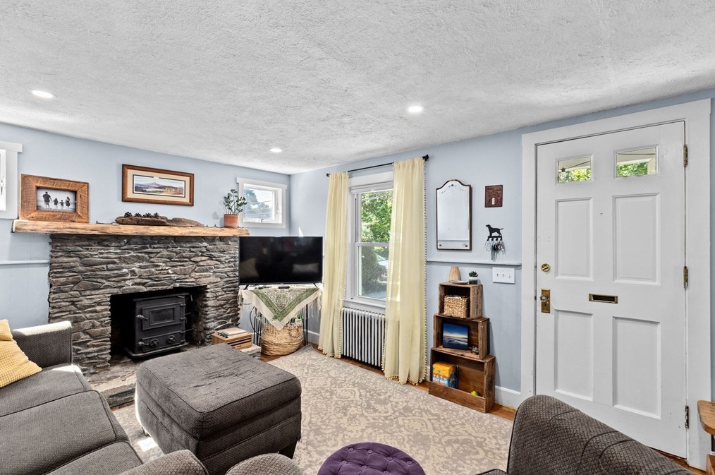 75 Standish Ave, Plymouth MA 02360-4125 exterior