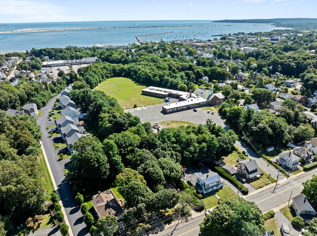 75 Standish Ave, Plymouth MA 02360-4125 exterior