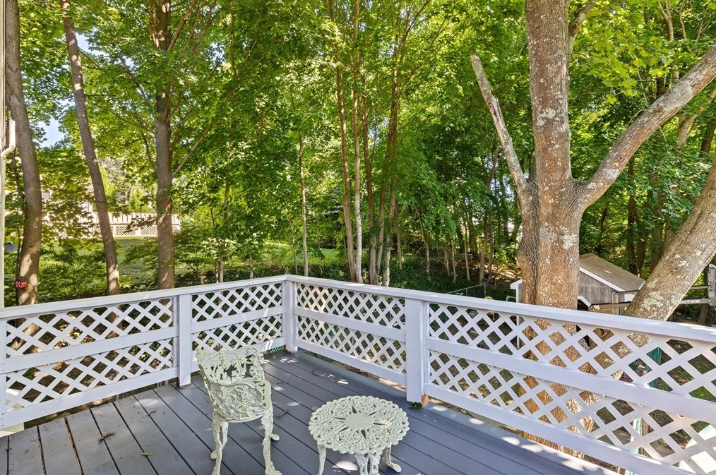 75 Standish Ave, Plymouth MA 02360-4125 exterior