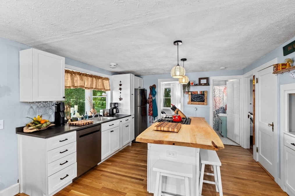 75 Standish Ave, Plymouth MA 02360-4125 exterior