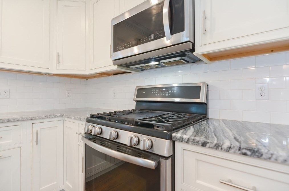 290 Warren St, Waltham MA 02453-7067 exterior