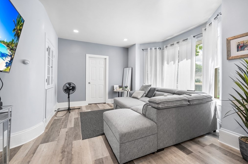 127 Lancaster St, Leominster MA 01453-4378 exterior