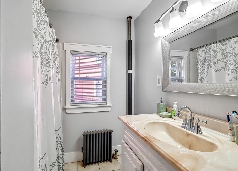 450 Broadway St, Chicopee MA 01020-2442 exterior