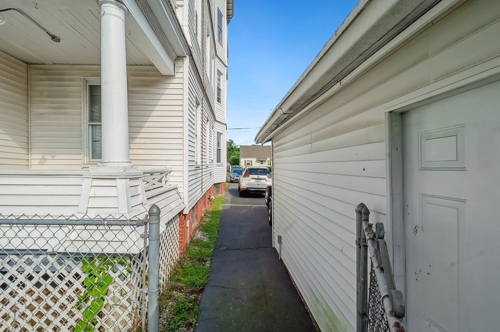 450 Broadway St, Chicopee MA 01020-2442 exterior