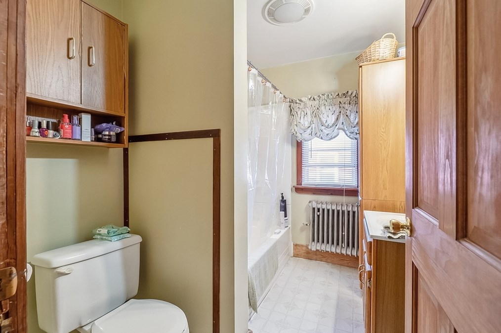 450 Broadway St, Chicopee MA 01020-2442 exterior