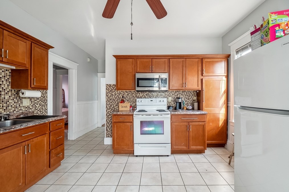 450 Broadway St, Chicopee MA 01020-2442 exterior