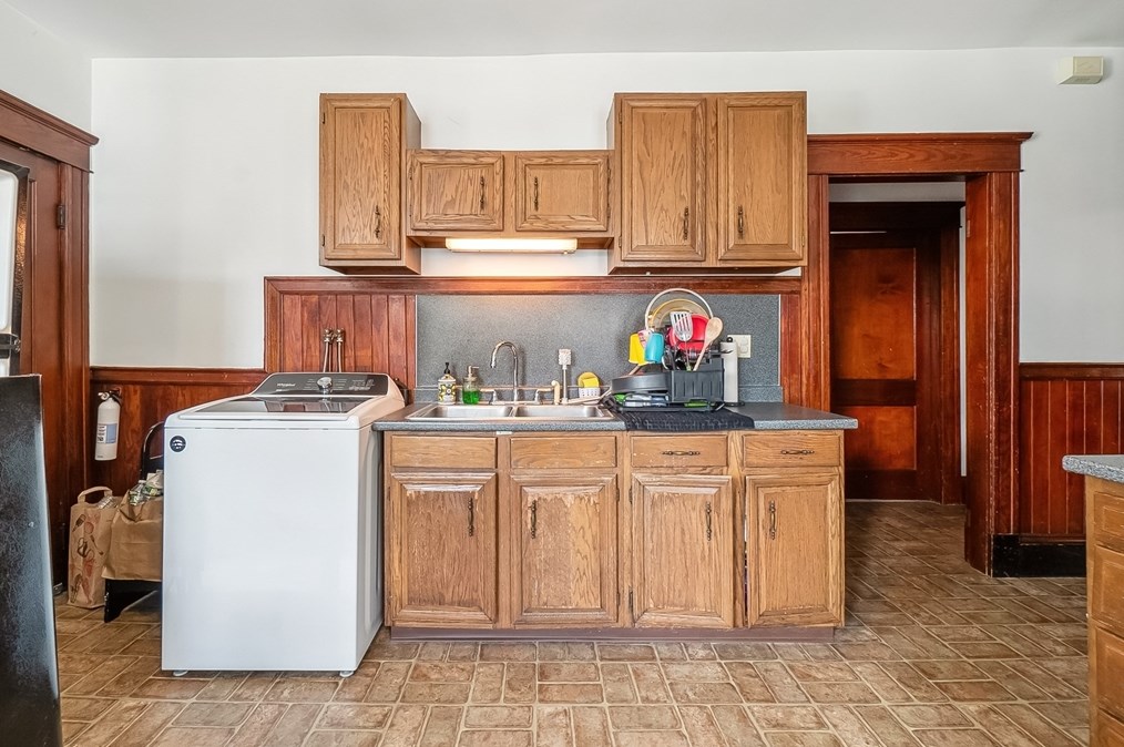 450 Broadway St, Chicopee MA 01020-2442 exterior