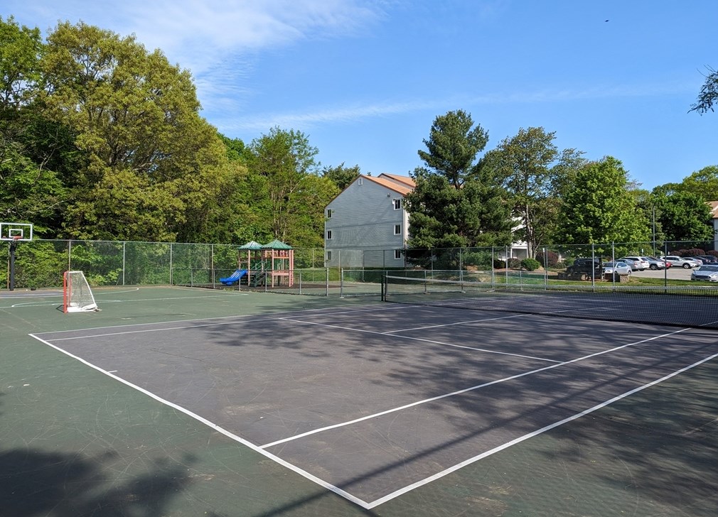 602 Franklin Crossing Rd, Franklin MA  02038-2926 exterior