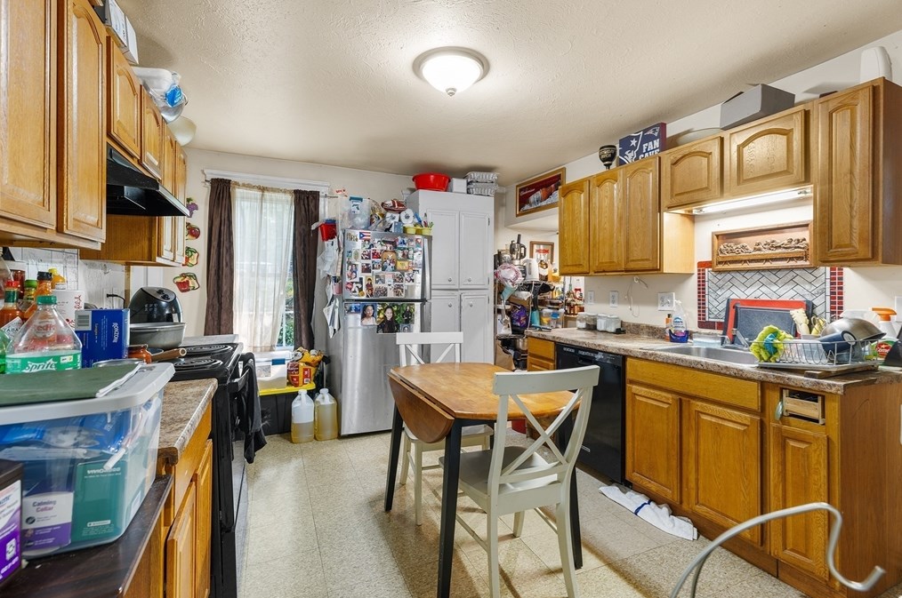 64 Gage St, Worcester MA  01605-5021 exterior