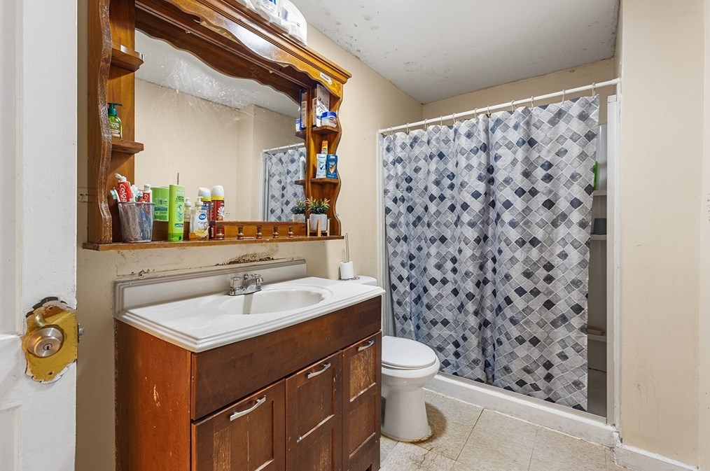 64 Gage St, Worcester MA  01605-5021 exterior