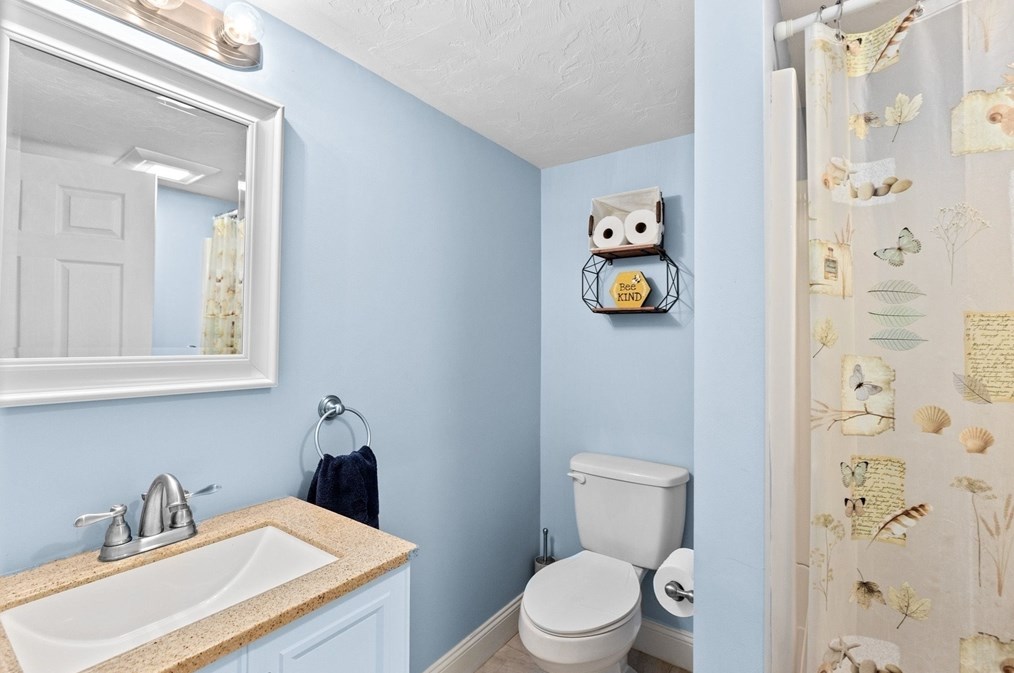 1714 State Rd, Plymouth MA  02360-7106 exterior