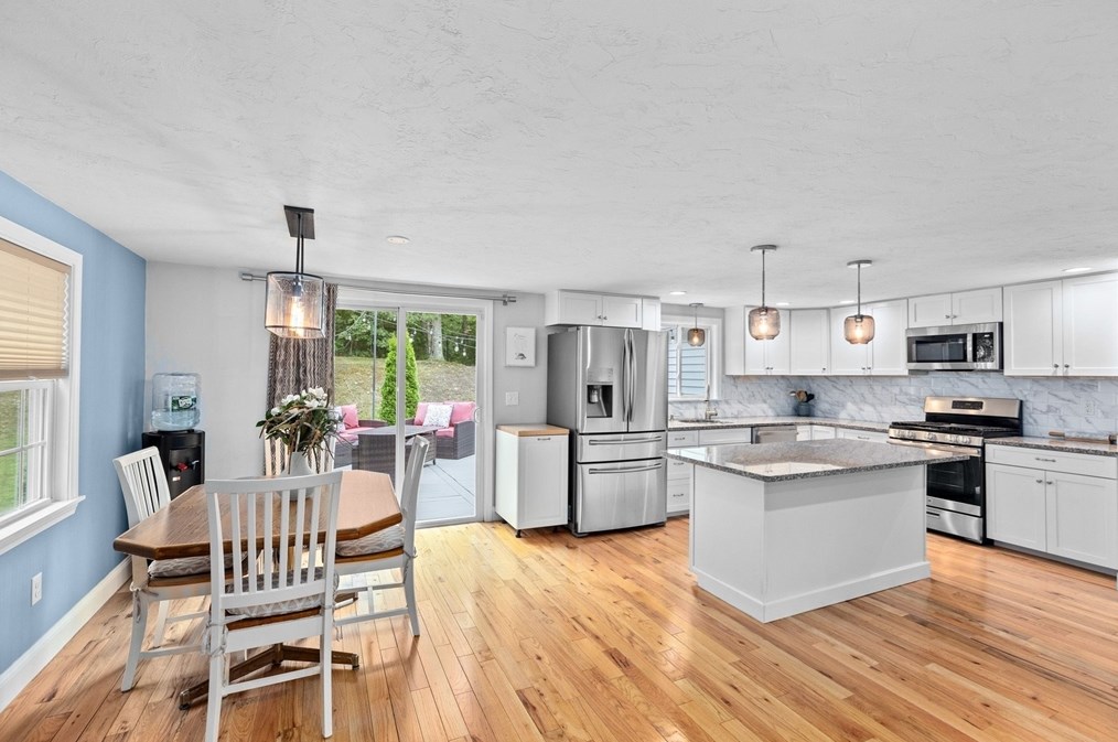 1714 State Rd, Plymouth MA  02360-7106 exterior