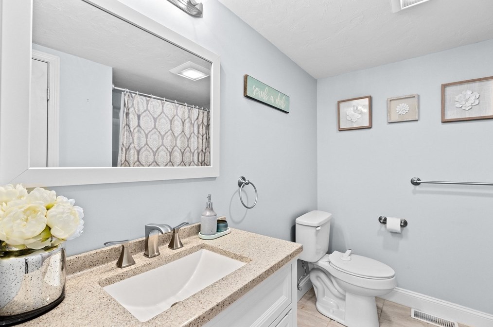 1714 State Rd, Plymouth MA  02360-7106 exterior