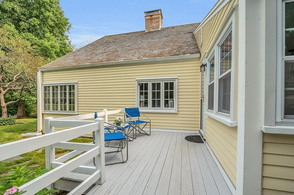3 Newton Pl, Sturbridge MA  01566-1237 exterior