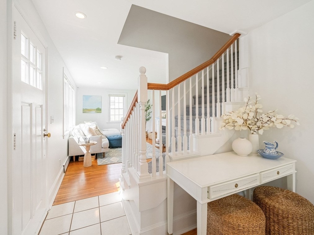 18 Brewster St, Dartmouth MA  02748-3507 exterior