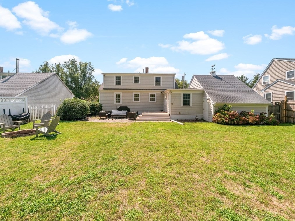 18 Brewster St, Dartmouth MA  02748-3507 exterior