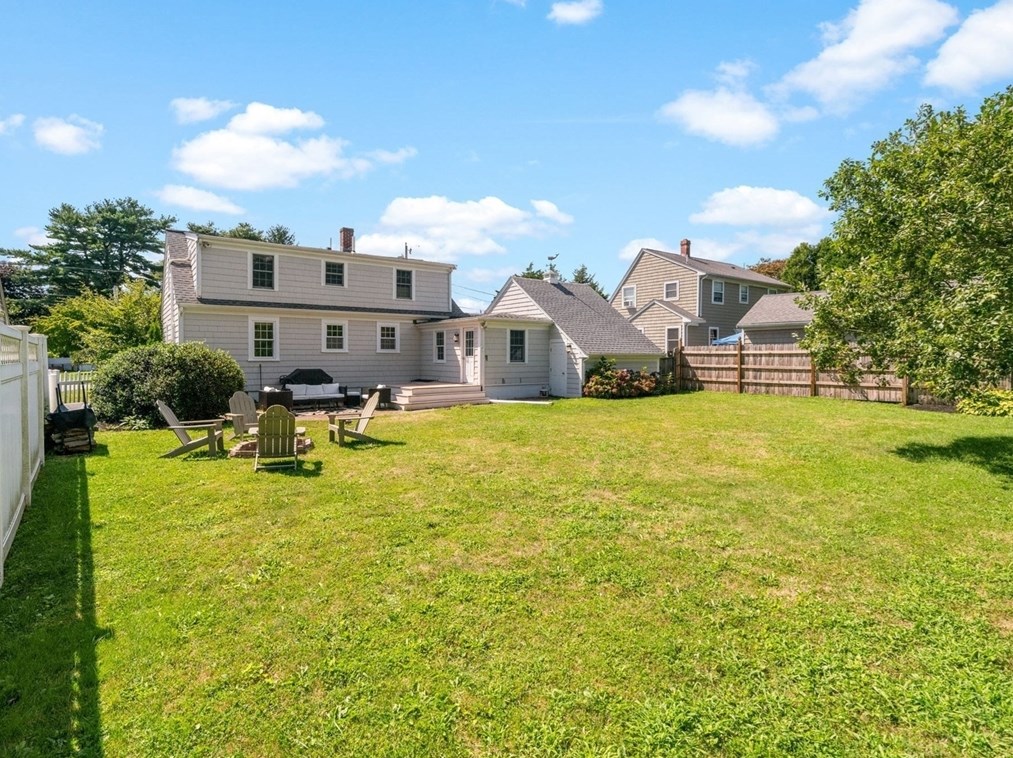 18 Brewster St, Dartmouth MA  02748-3507 exterior