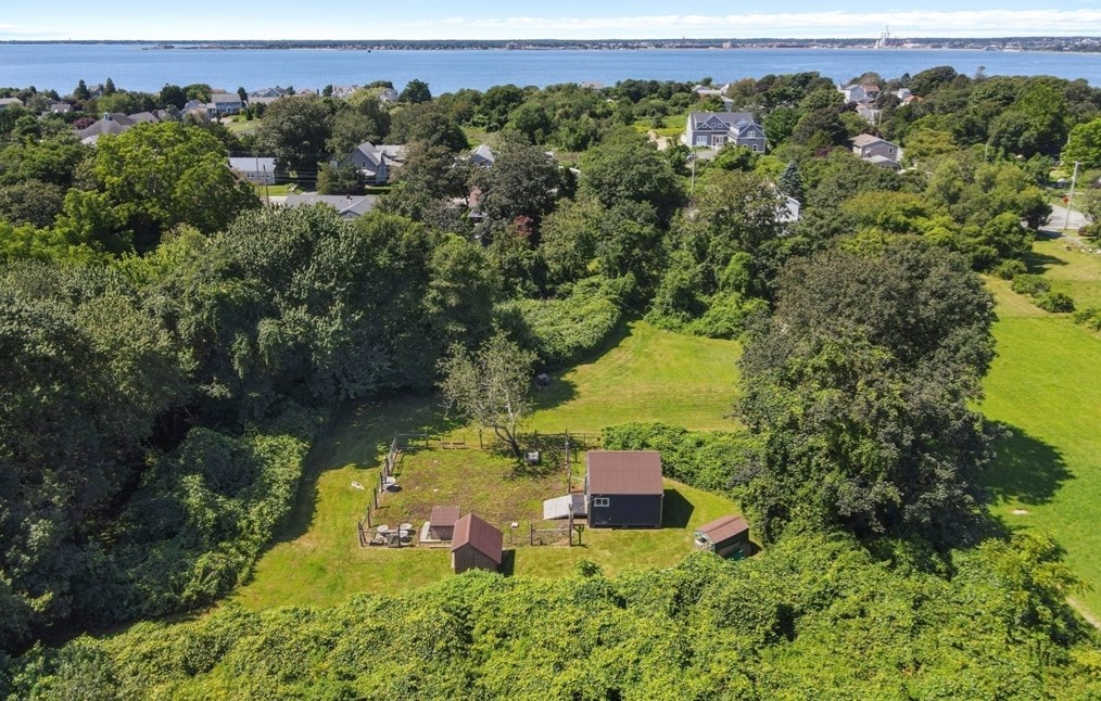 449 Sconticut Nck Rd, Fairhaven MA 02719-1916 exterior