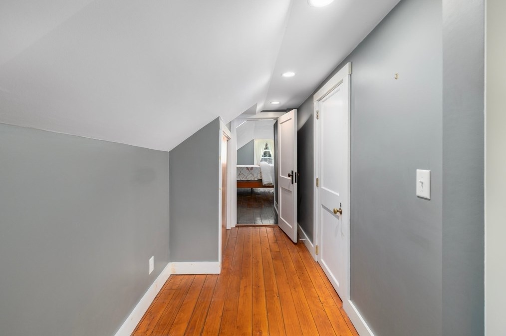 449 Sconticut Nck Rd, Fairhaven MA 02719-1916 exterior