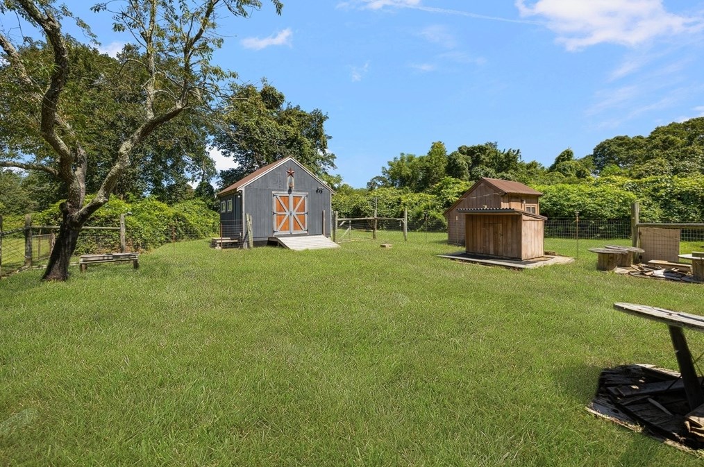 449 Sconticut Nck Rd, Fairhaven MA 02719-1916 exterior