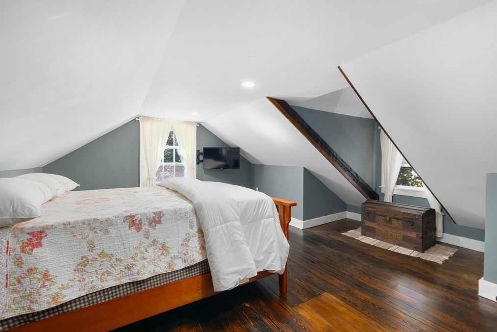 449 Sconticut Nck Rd, Fairhaven MA 02719-1916 exterior