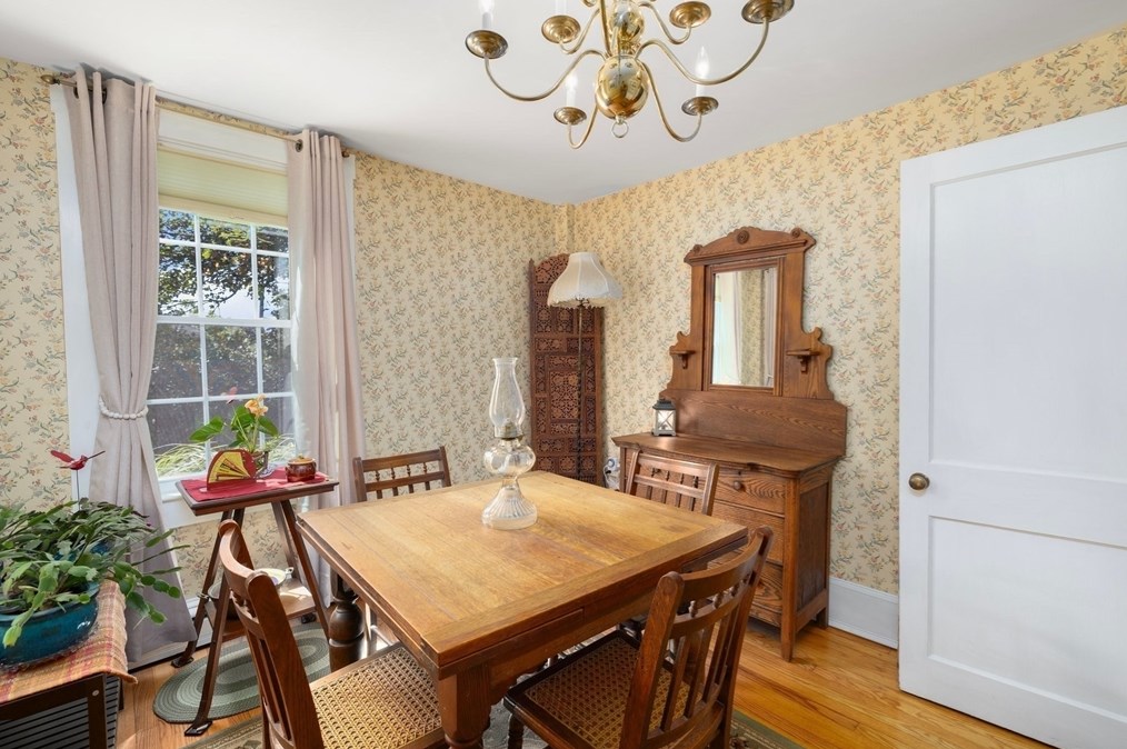 449 Sconticut Nck Rd, Fairhaven MA 02719-1916 exterior