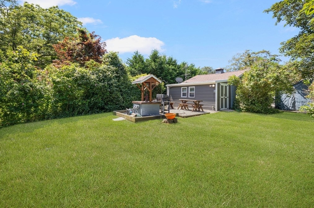 449 Sconticut Nck Rd, Fairhaven MA 02719-1916 exterior