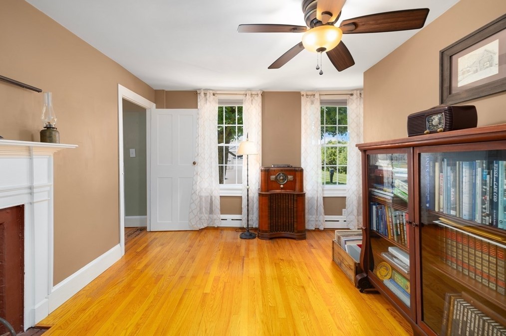 449 Sconticut Nck Rd, Fairhaven MA 02719-1916 exterior