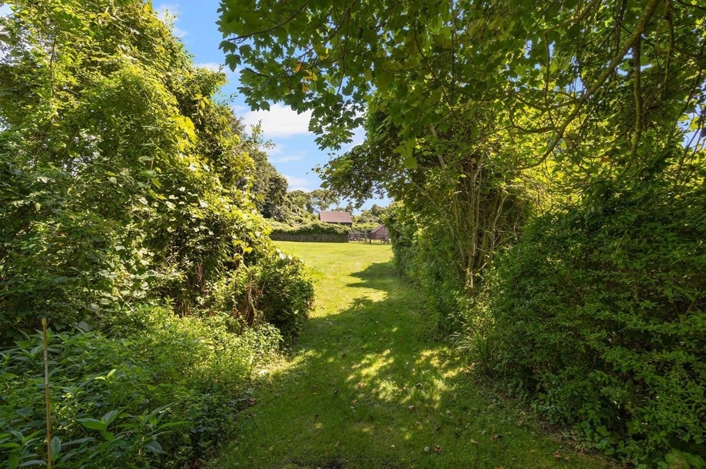 449 Sconticut Nck Rd, Fairhaven MA 02719-1916 exterior