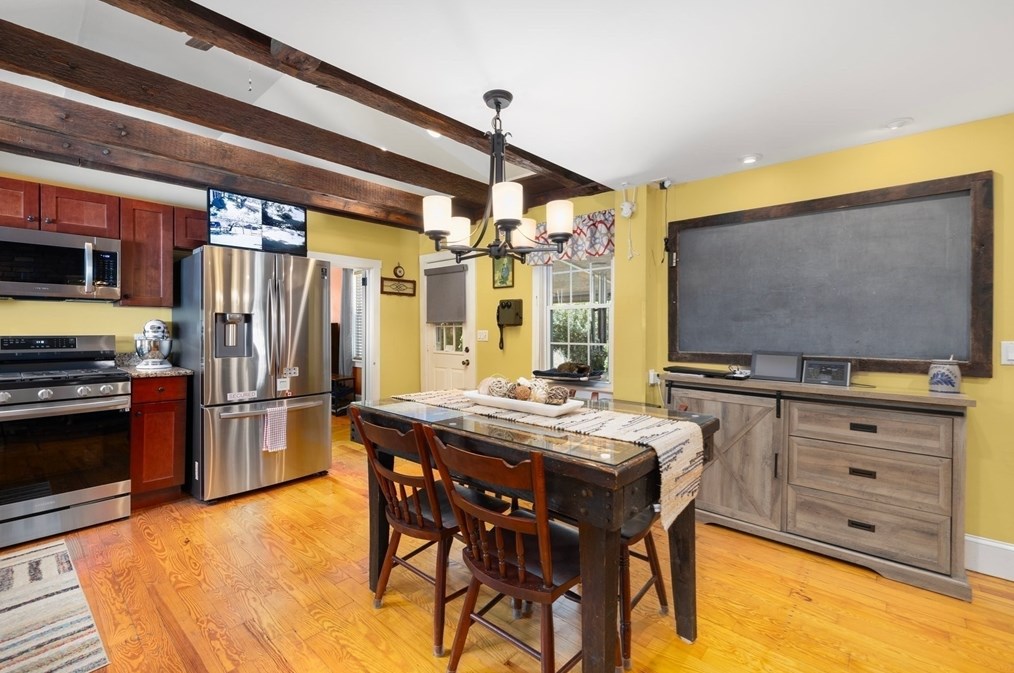 449 Sconticut Nck Rd, Fairhaven MA 02719-1916 exterior