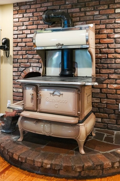 449 Sconticut Nck Rd, Fairhaven MA 02719-1916 exterior