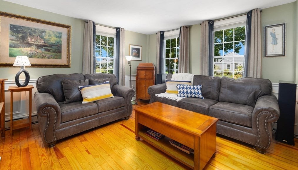 449 Sconticut Nck Rd, Fairhaven MA 02719-1916 exterior