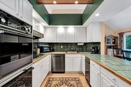 50 Hook Dr, Mashpee MA 02649-4615 exterior