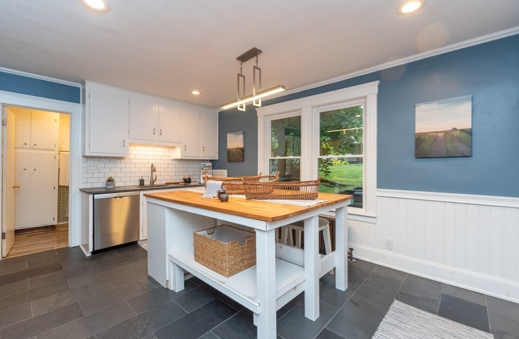 49 Brattle St, Worcester MA 01606-2551 exterior