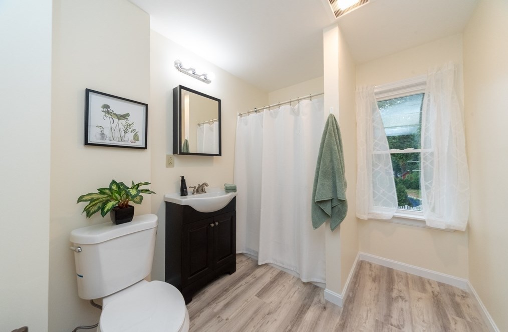 49 Brattle St, Worcester MA 01606-2551 exterior