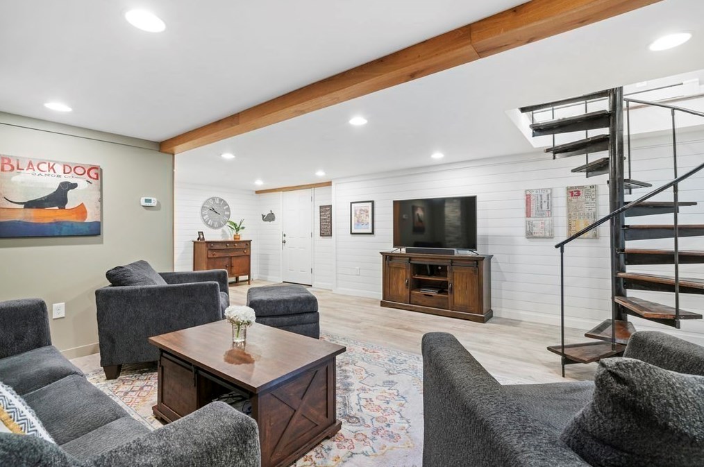 297 Sandwich St, Plymouth MA  02360-6503 exterior