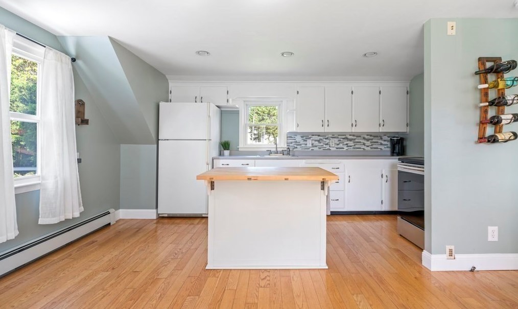 297 Sandwich St, Plymouth MA  02360-6503 exterior