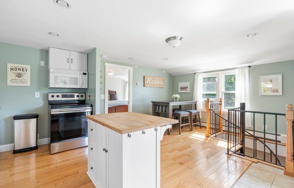 297 Sandwich St, Plymouth MA  02360-6503 exterior