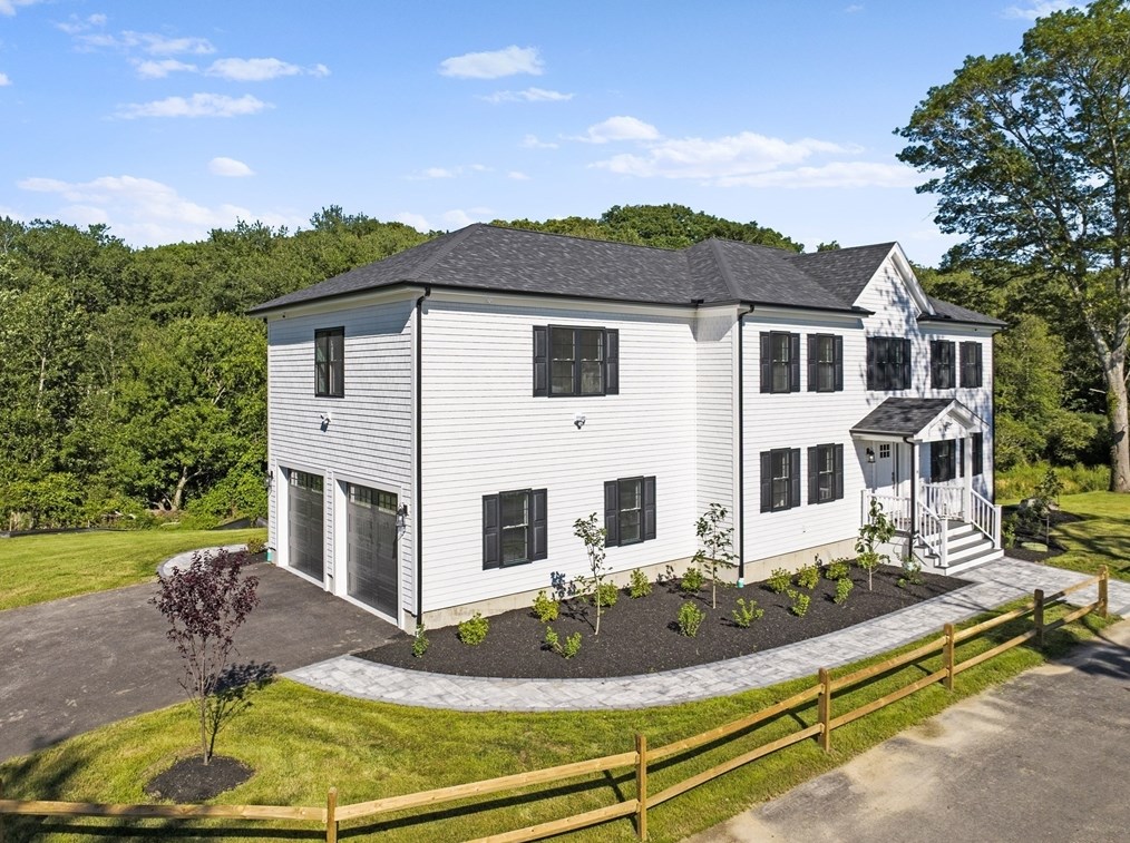 14 Avis St, Dartmouth MA  02748-2037 exterior