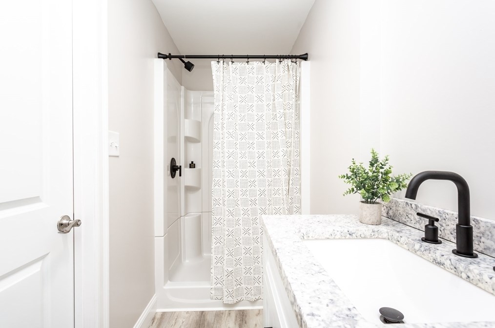 128 Slocum Rd, Dartmouth MA  02747-3900 exterior