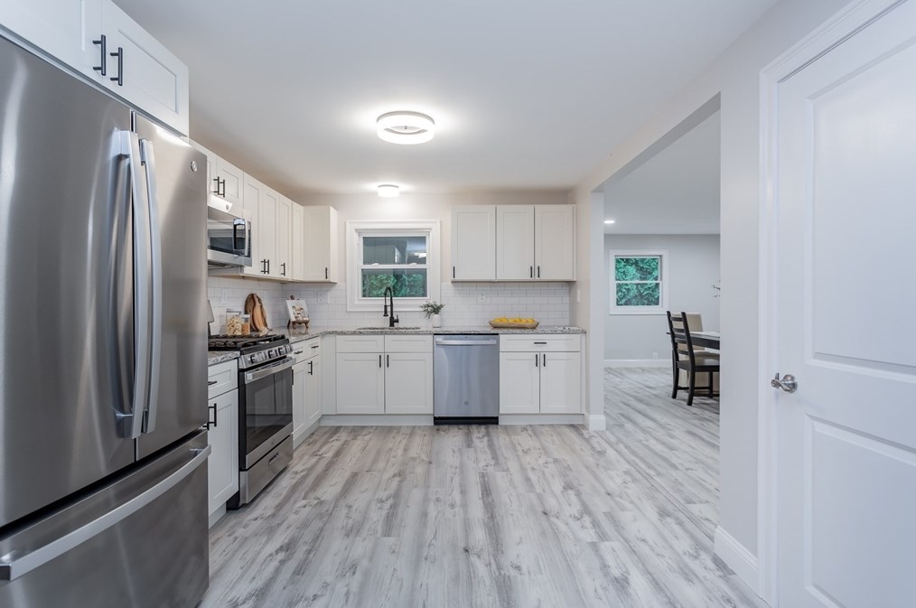 128 Slocum Rd, Dartmouth MA  02747-3900 exterior