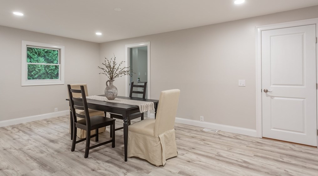 128 Slocum Rd, Dartmouth MA  02747-3900 exterior