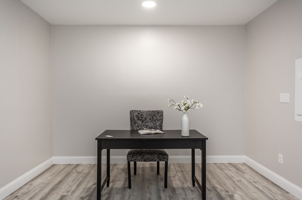 128 Slocum Rd, Dartmouth MA  02747-3900 exterior